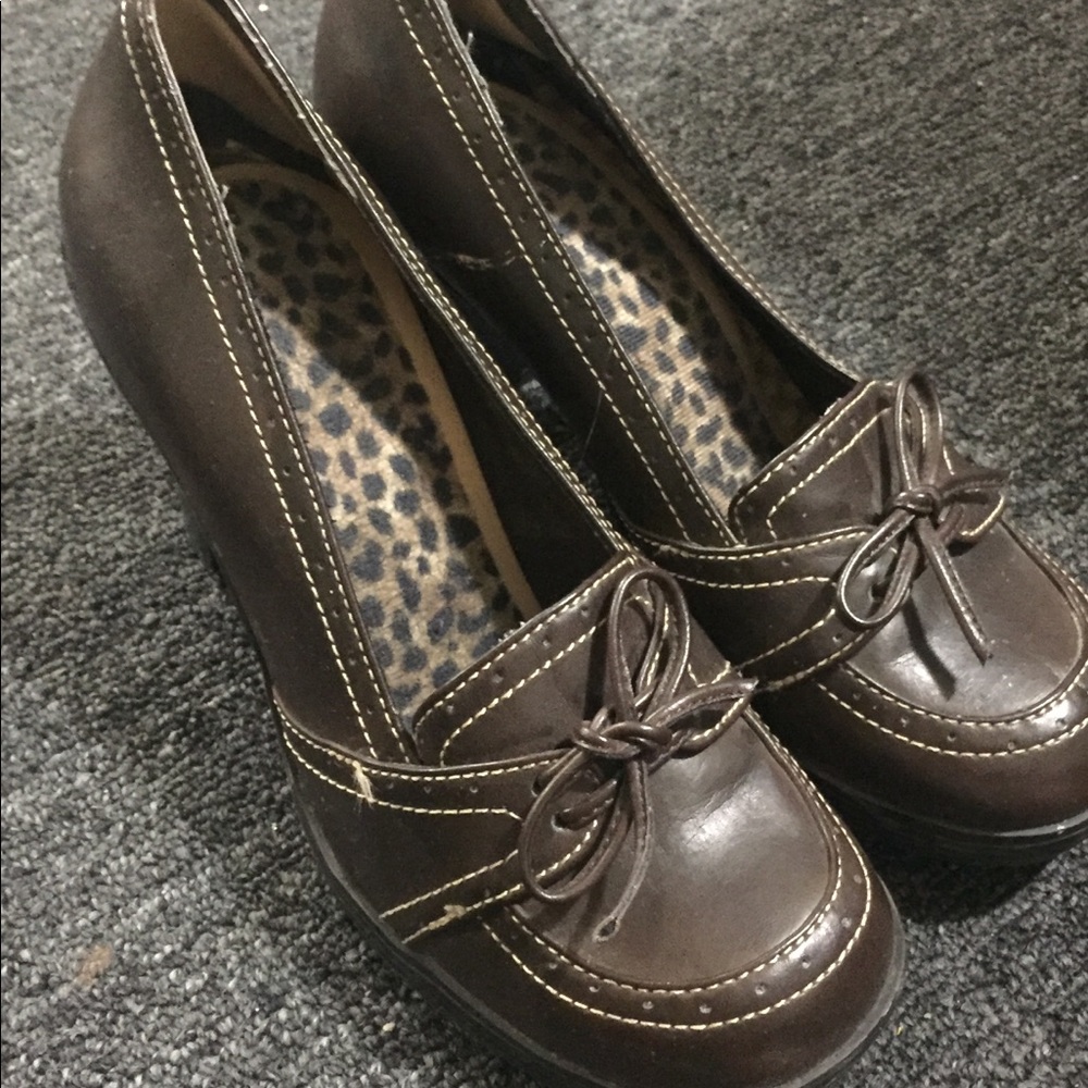 New condition size 6.5 MUDD chunky heel.